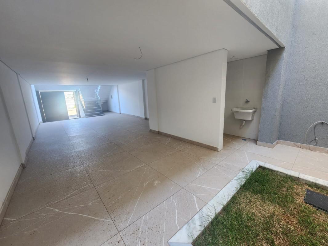 Casa, Cabral, 3 Quartos, 4 Vagas, 1 Suíte