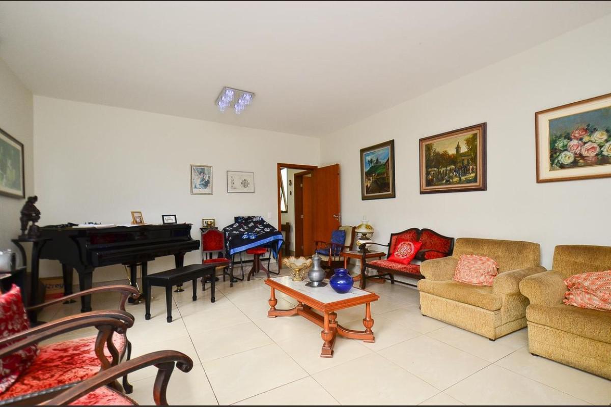 Casa, Comiteco, 4 Quartos, 10 Vagas, 4 Suítes