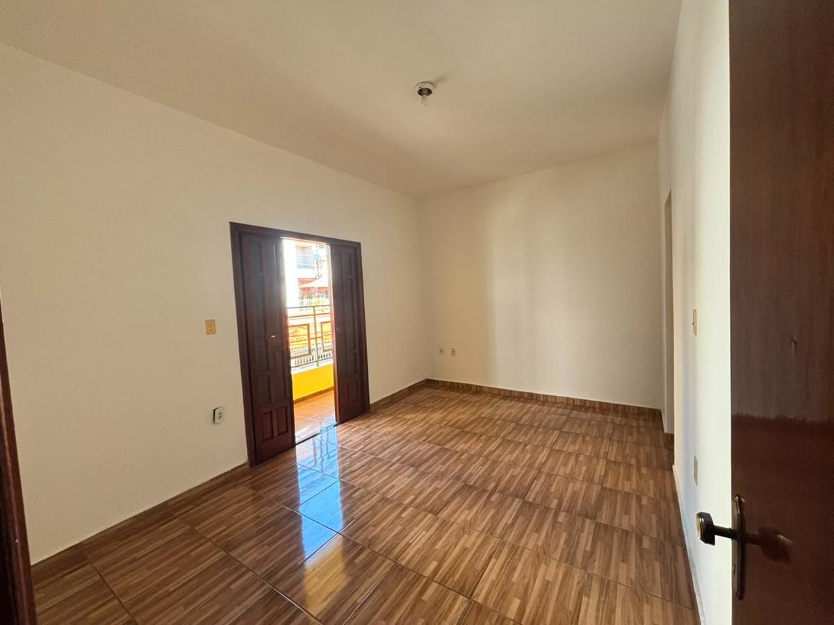 Casa, Centro, 3 Quartos, 2 Vagas, 1 Suíte