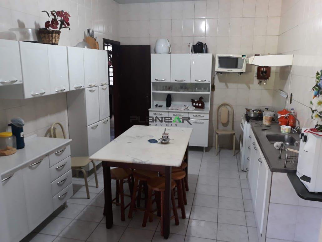 Casa, Industrial São Luiz, 4 Quartos, 4 Vagas, 2 Suítes