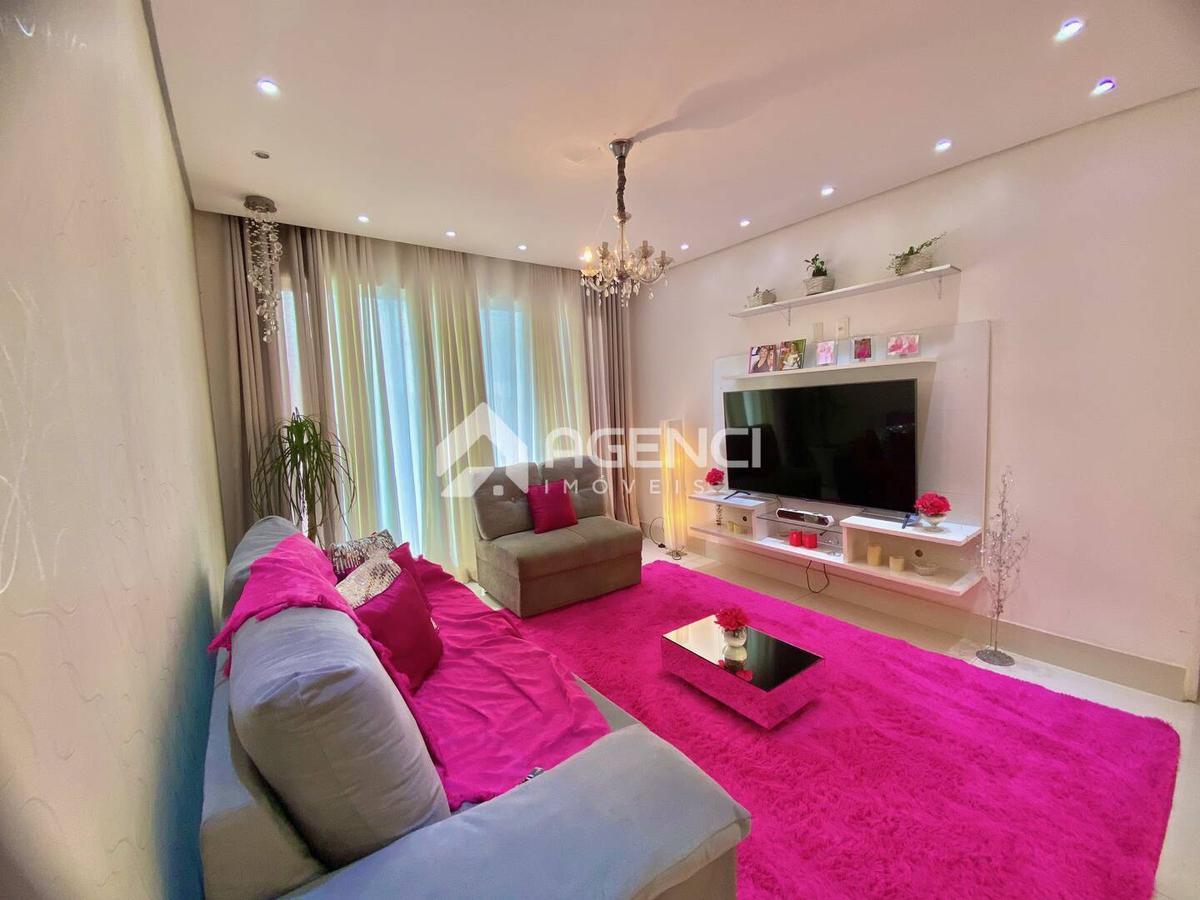 Casa, Santa Maria, 3 Quartos, 0 Vaga, 2 Suítes