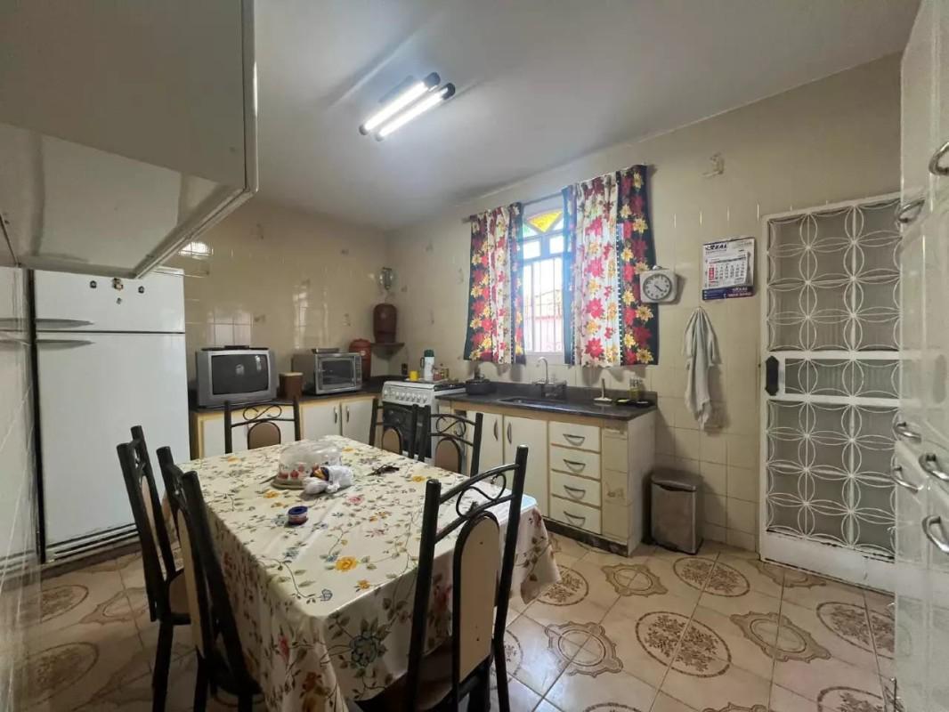 Casa, Barreiro, 5 Quartos, 4 Vagas, 1 Suíte
