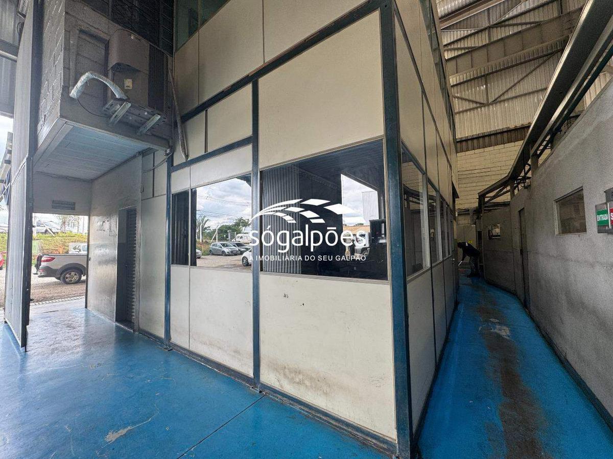 Galpão, Bandeirinhas, 9 Vagas