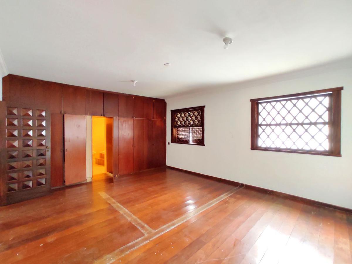 Casa Comercial, São José, 6 Quartos, 4 Vagas, 2 Suítes