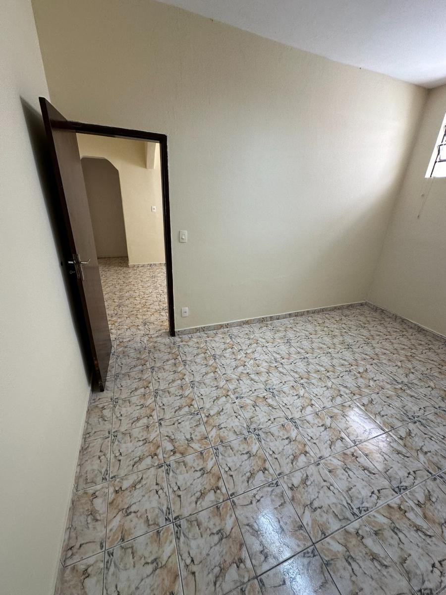 Casa Comercial, Planalto, 2 Quartos, 6 Vagas