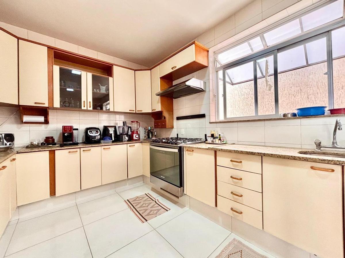 Casa, Castelo, 5 Quartos, 6 Vagas, 2 Suítes