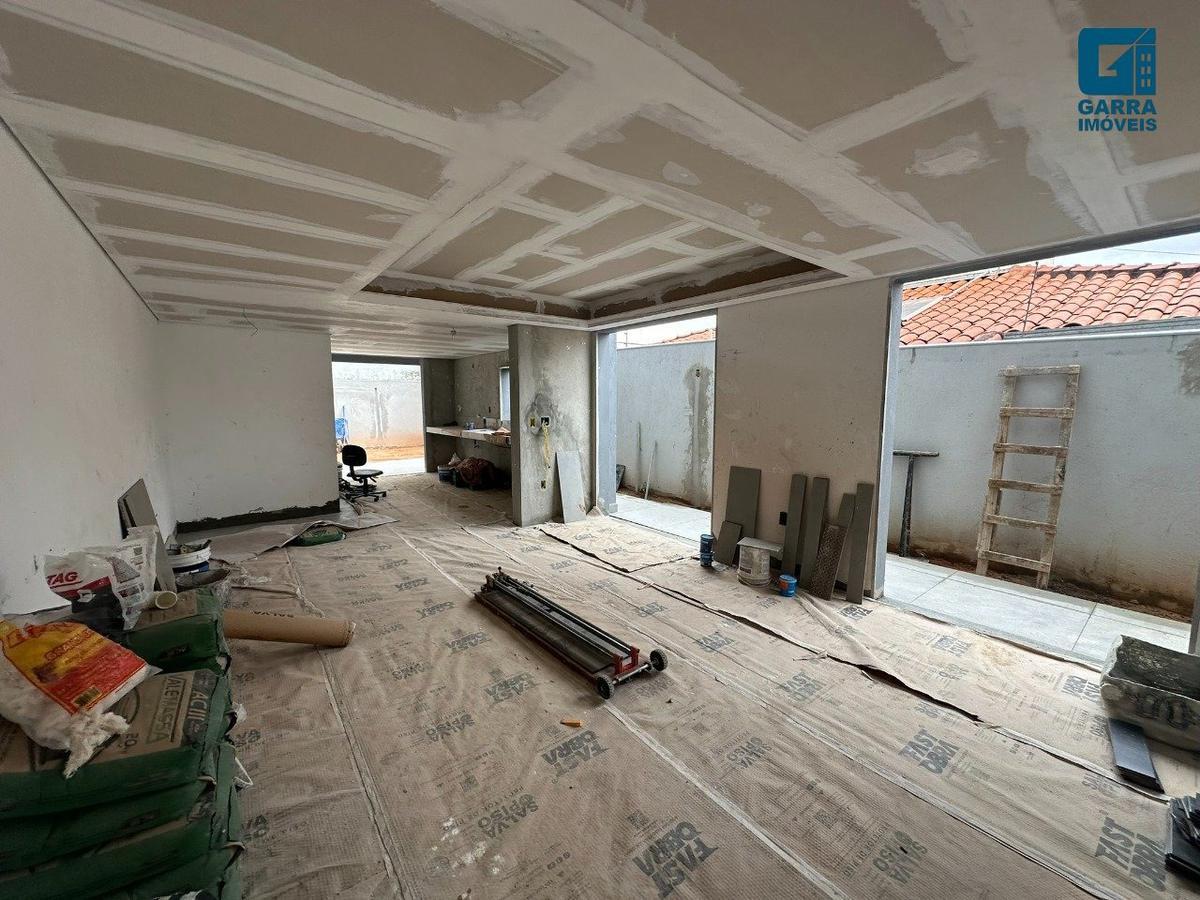 Casa, Fernão Dias, 3 Quartos, 4 Vagas, 1 Suíte