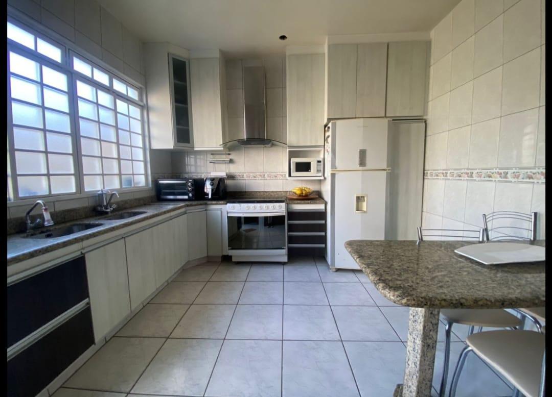 Casa, Serrano, 4 Quartos, 4 Vagas, 2 Suítes