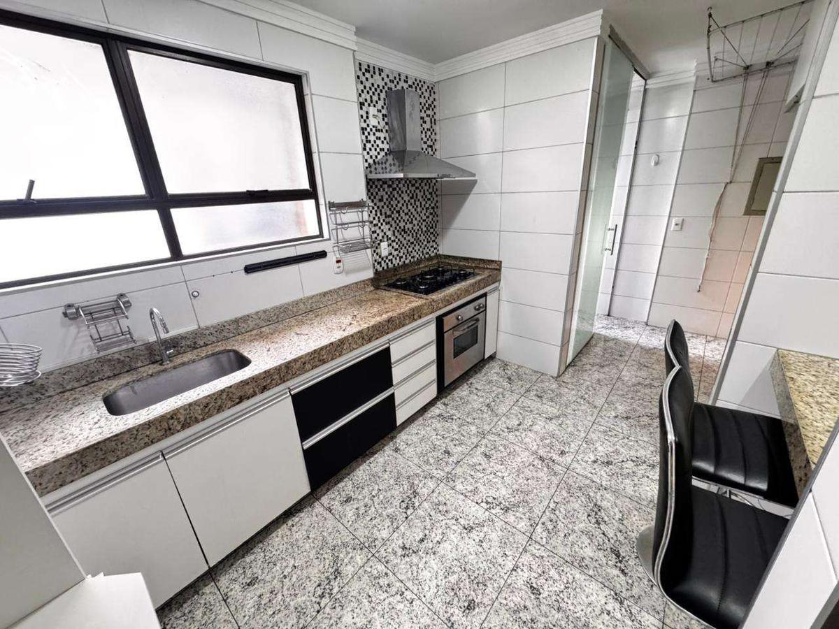 Apartamento, Sagrada Família, 3 Quartos, 4 Vagas, 1 Suíte