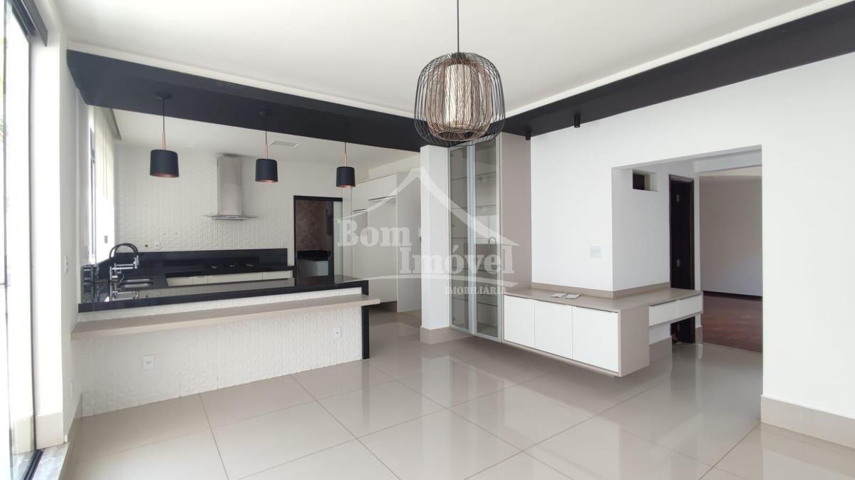 Casa, Centro, 3 Quartos, 4 Vagas, 3 Suítes