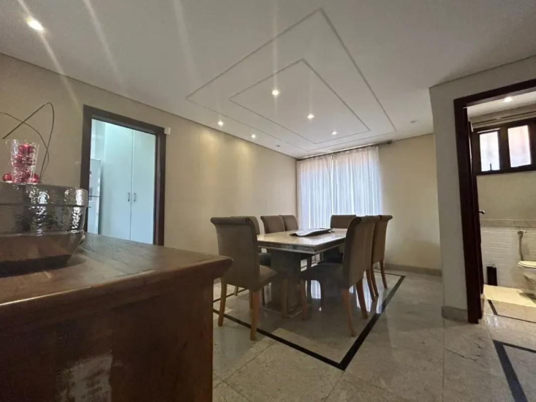 Casa, Centro, 4 Quartos, 5 Vagas, 1 Suíte