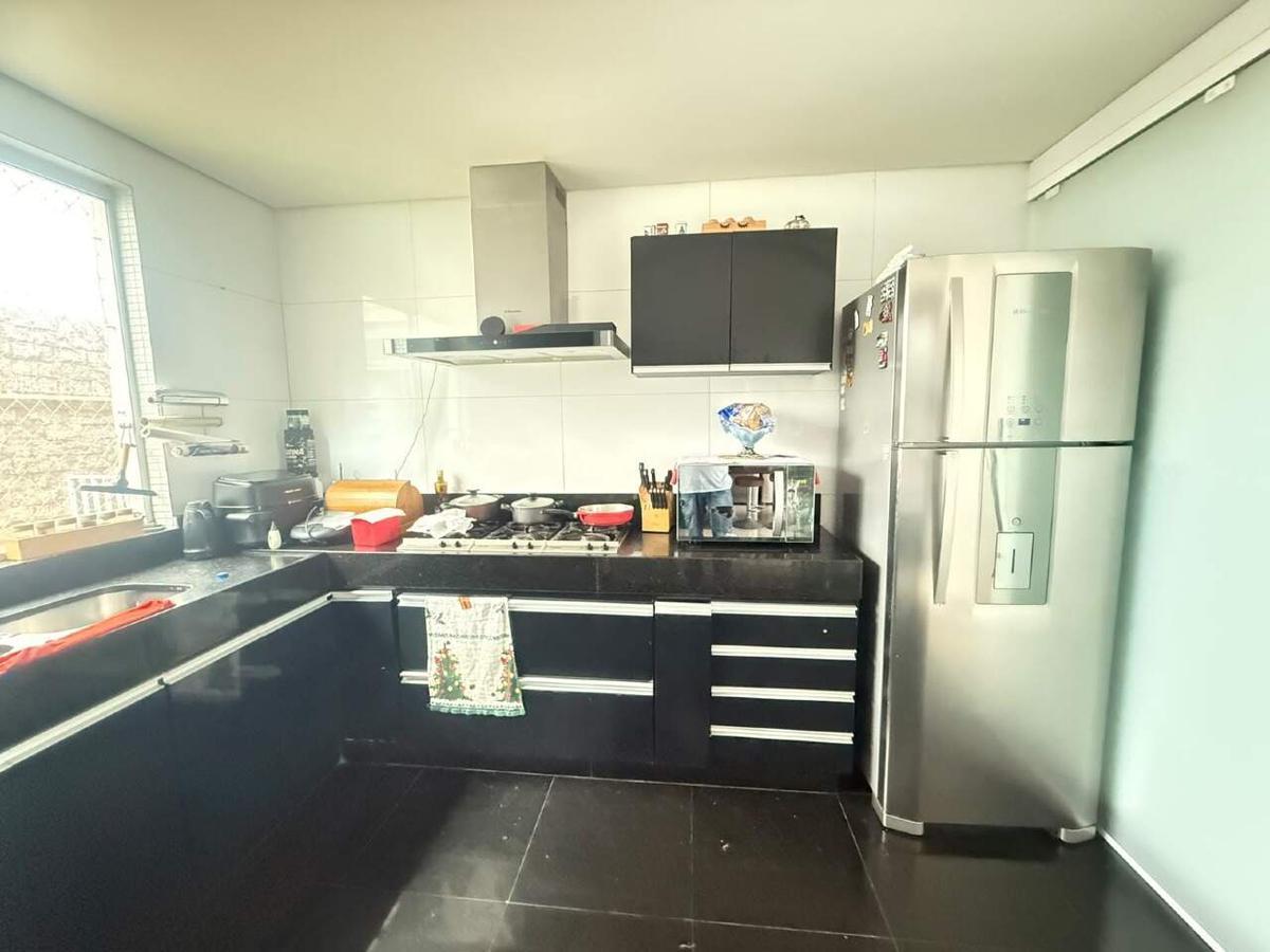 Casa, Estoril, 3 Quartos, 2 Vagas, 1 Suíte