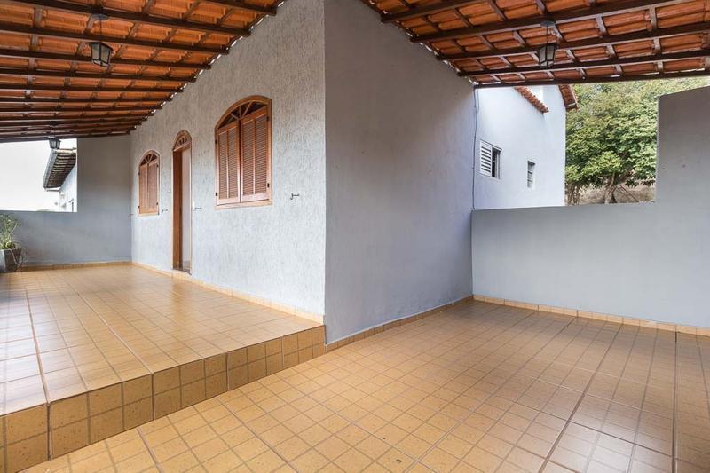 Casa, Califórnia, 4 Quartos, 2 Vagas, 1 Suíte
