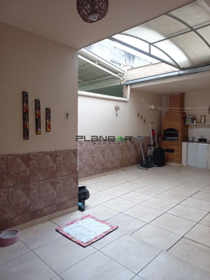 Casa, Santa Cruz Industrial, 3 Quartos, 2 Vagas, 1 Suíte