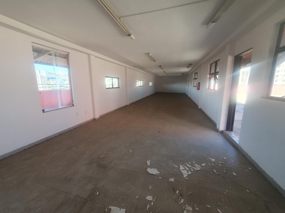Sala, Estoril, 0 Quarto, 2 Vagas