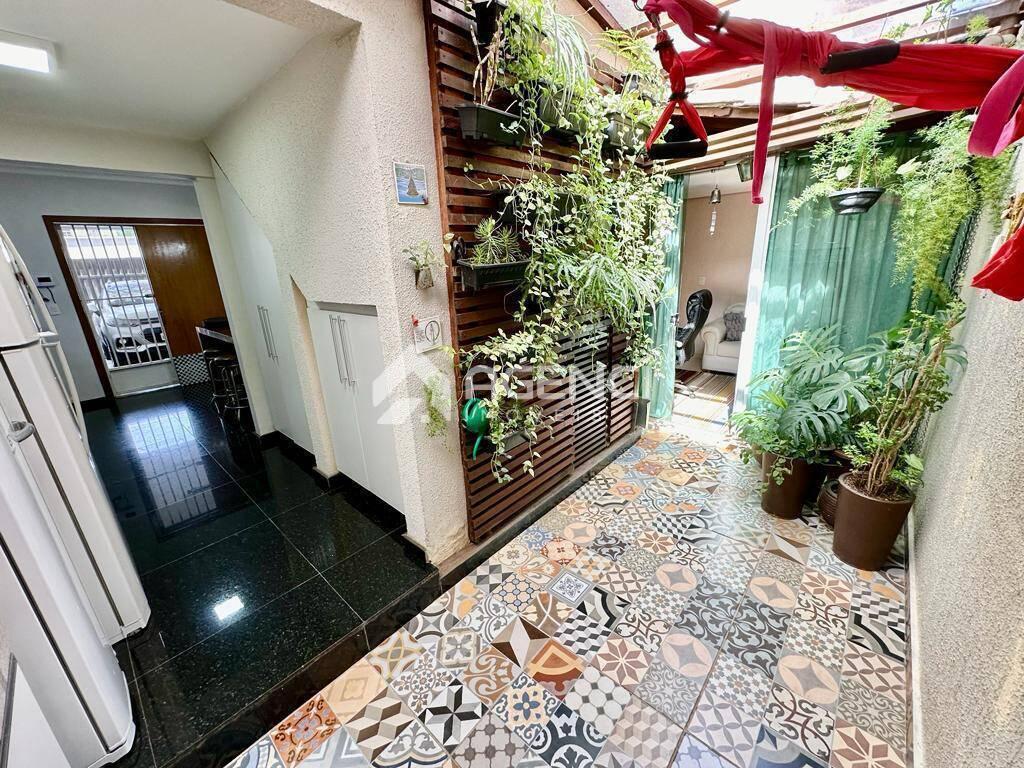 Casa, Cabral, 3 Quartos, 0 Vaga, 2 Suítes