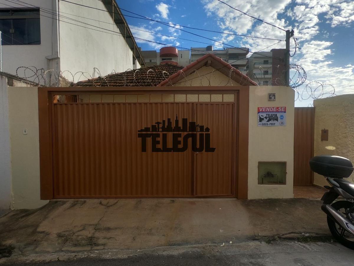 Casa, Centro, 4 Quartos, 0 Vaga