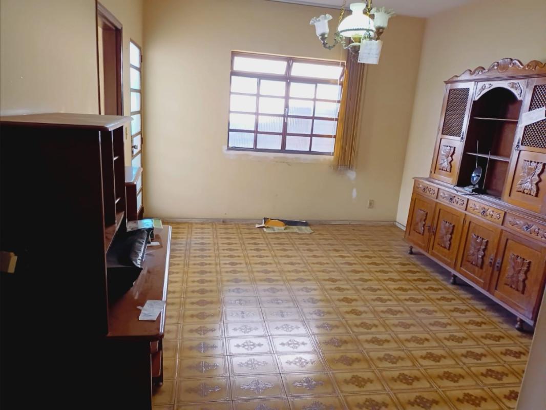 Casa, João Pinheiro, 5 Quartos, 3 Vagas, 1 Suíte