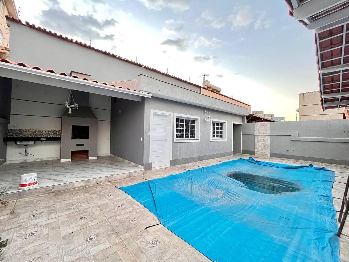 Casa, Santa Branca, 6 Quartos, 4 Vagas, 1 Suíte