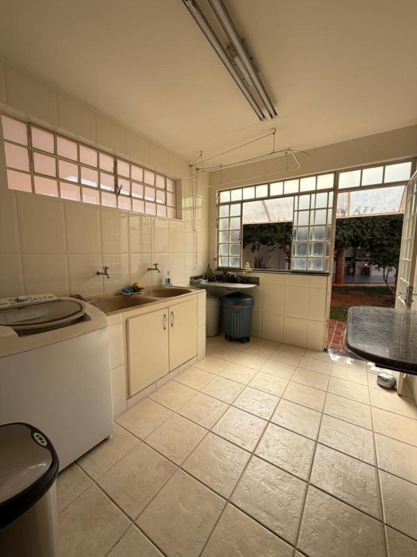 Casa, Castelo, 3 Quartos, 8 Vagas, 1 Suíte