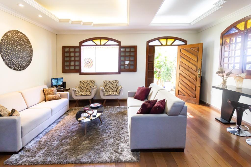 Casa, Sagrada Família, 4 Quartos, 6 Vagas, 1 Suíte