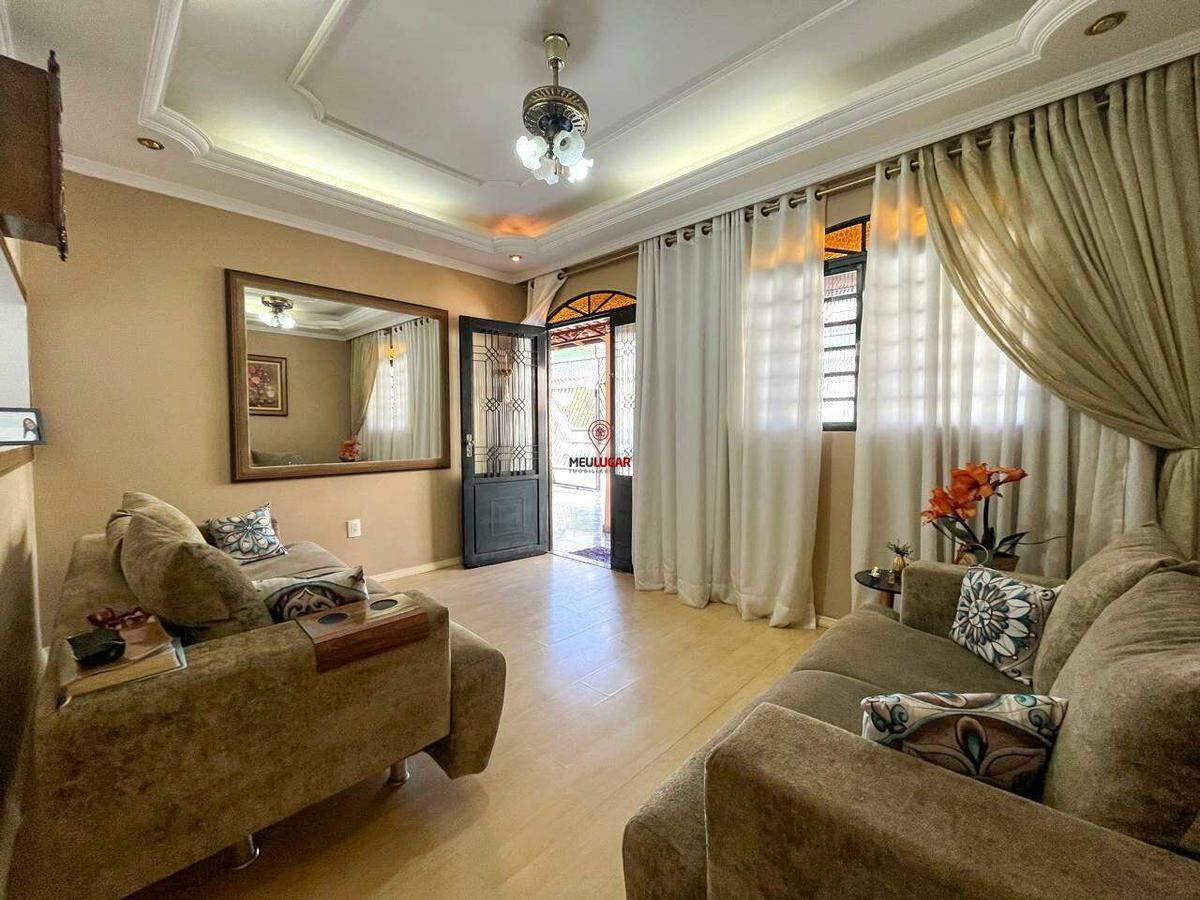 Casa, Barreiro, 3 Quartos, 4 Vagas, 1 Suíte