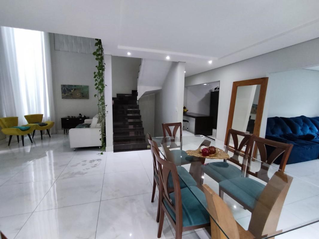 Casa, Cabral, 5 Quartos, 9 Vagas, 3 Suítes