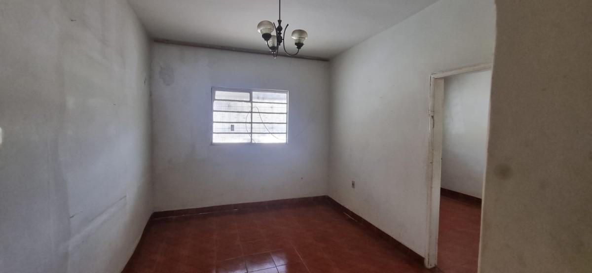 Casa, Sagrada Família, 5 Quartos, 0 Vaga, 1 Suíte