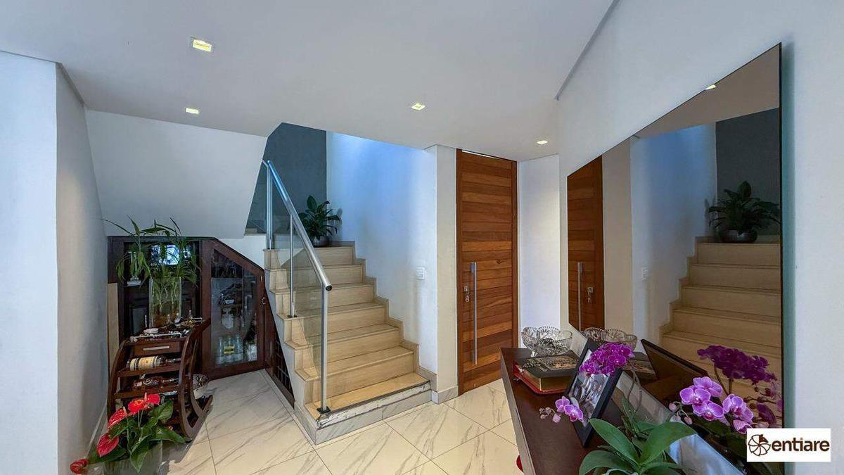 Casa, Santa Lúcia, 5 Quartos, 4 Vagas, 2 Suítes