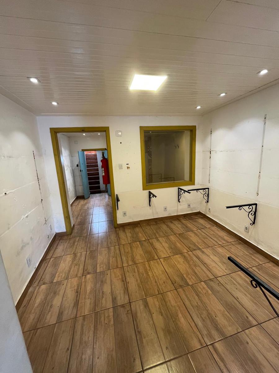 Casa, Centro, 5 Quartos, 0 Vaga, 1 Suíte