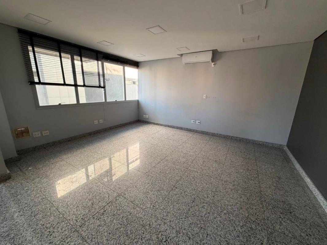 Sala, Barro Preto, 0 Quarto, 2 Vagas