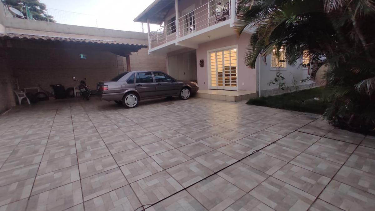 Casa, Cabral, 4 Quartos, 10 Vagas, 1 Suíte