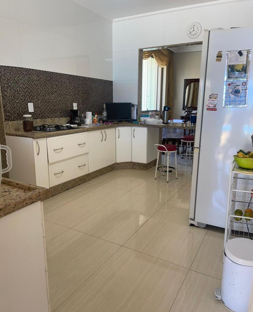 Casa, Castelo, 4 Quartos, 5 Vagas, 1 Suíte