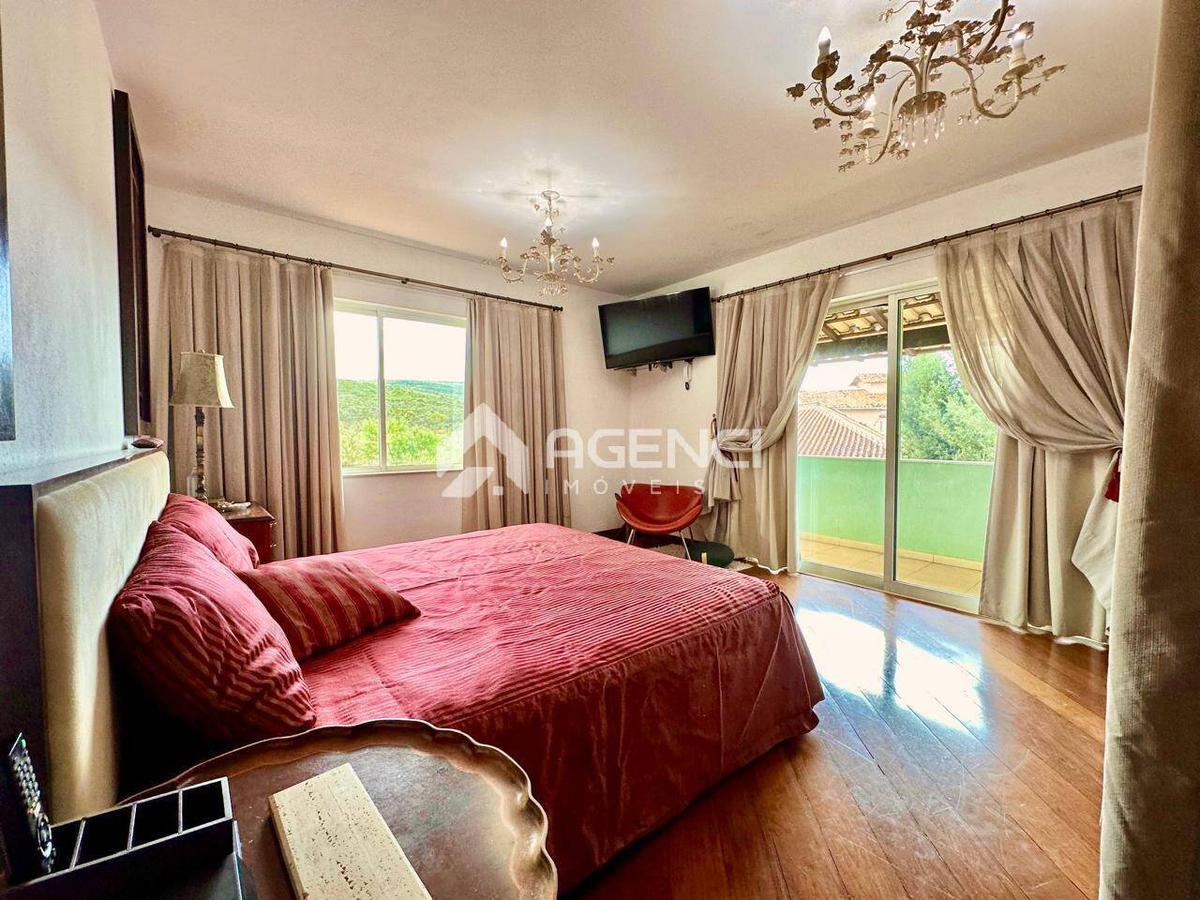 Casa, Jardim Canadá, 5 Quartos, 0 Vaga, 1 Suíte