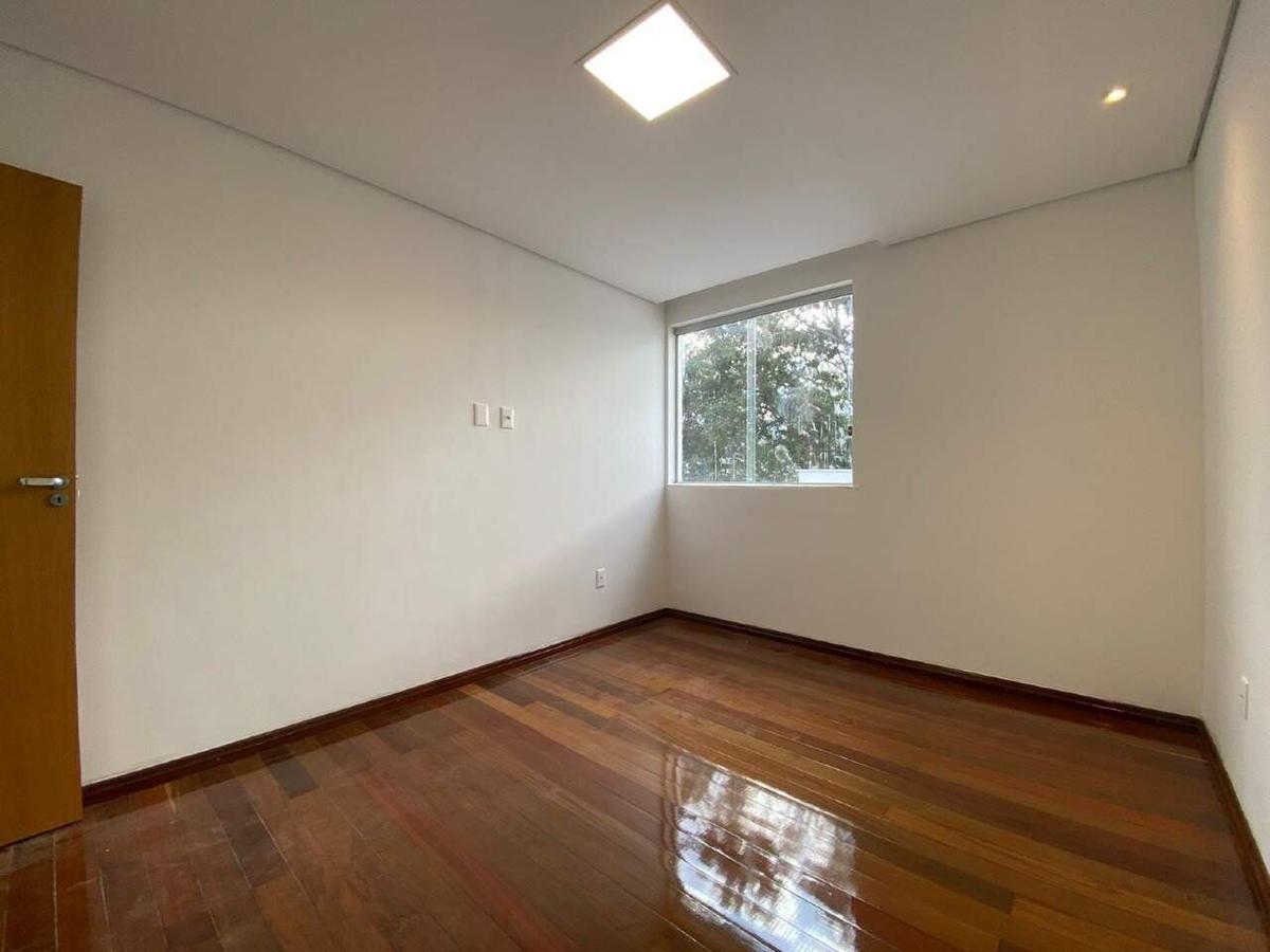 Casa, Estoril, 3 Quartos, 4 Vagas, 1 Suíte
