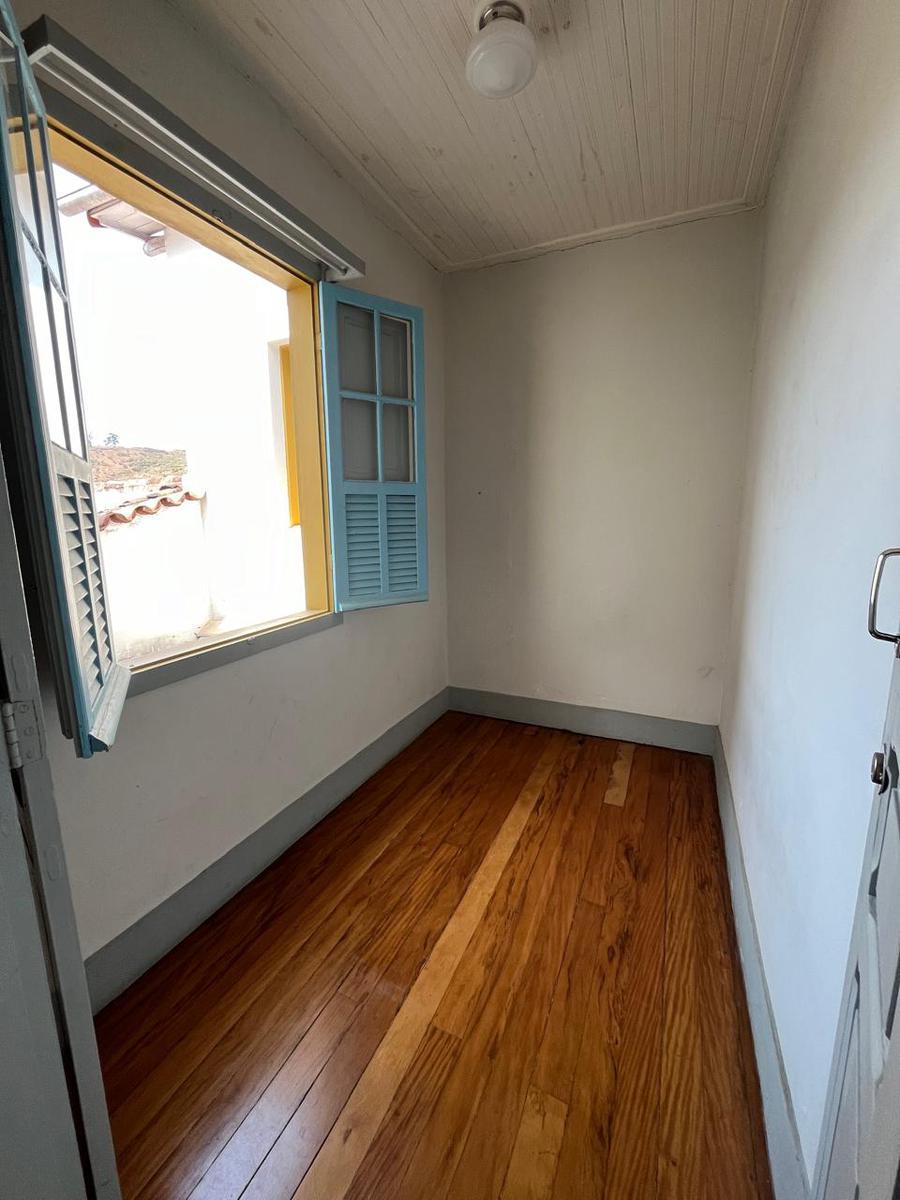 Casa, Centro, 5 Quartos, 0 Vaga, 1 Suíte