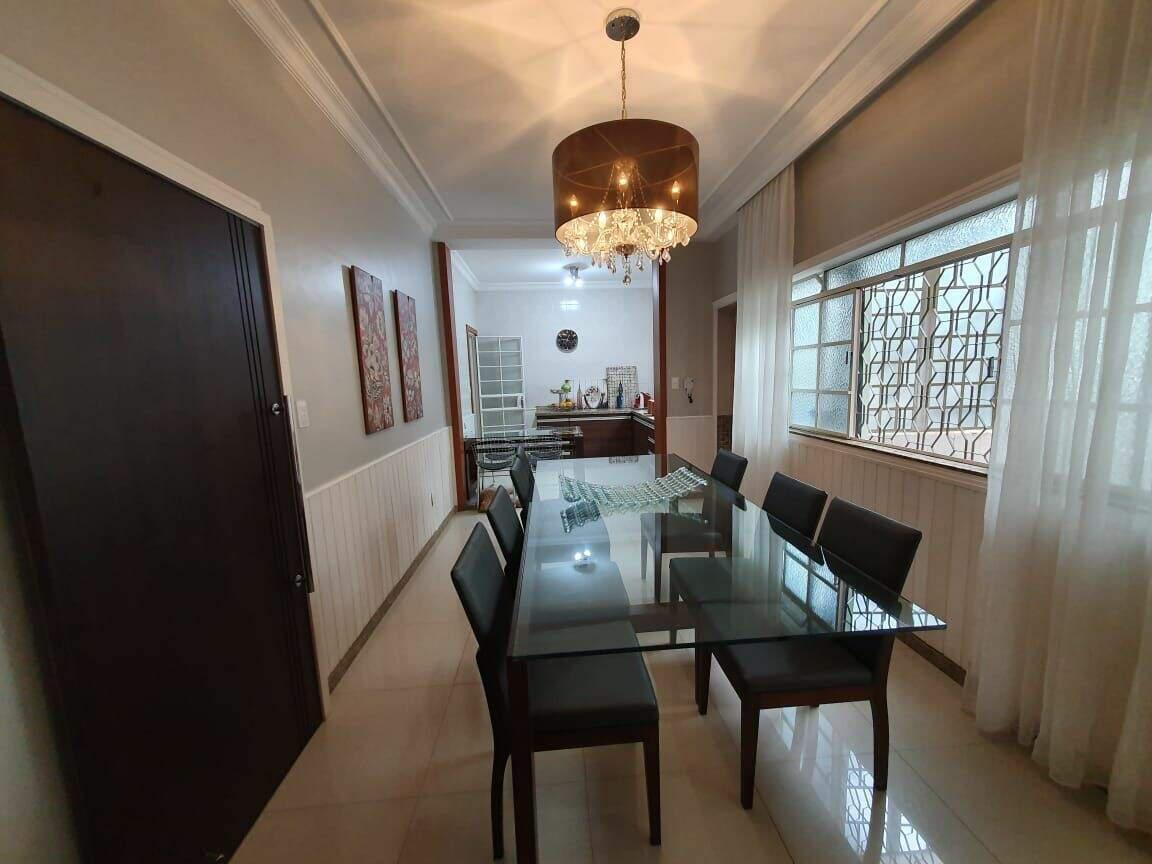 Casa, Esplanada, 4 Quartos, 5 Vagas, 2 Suítes