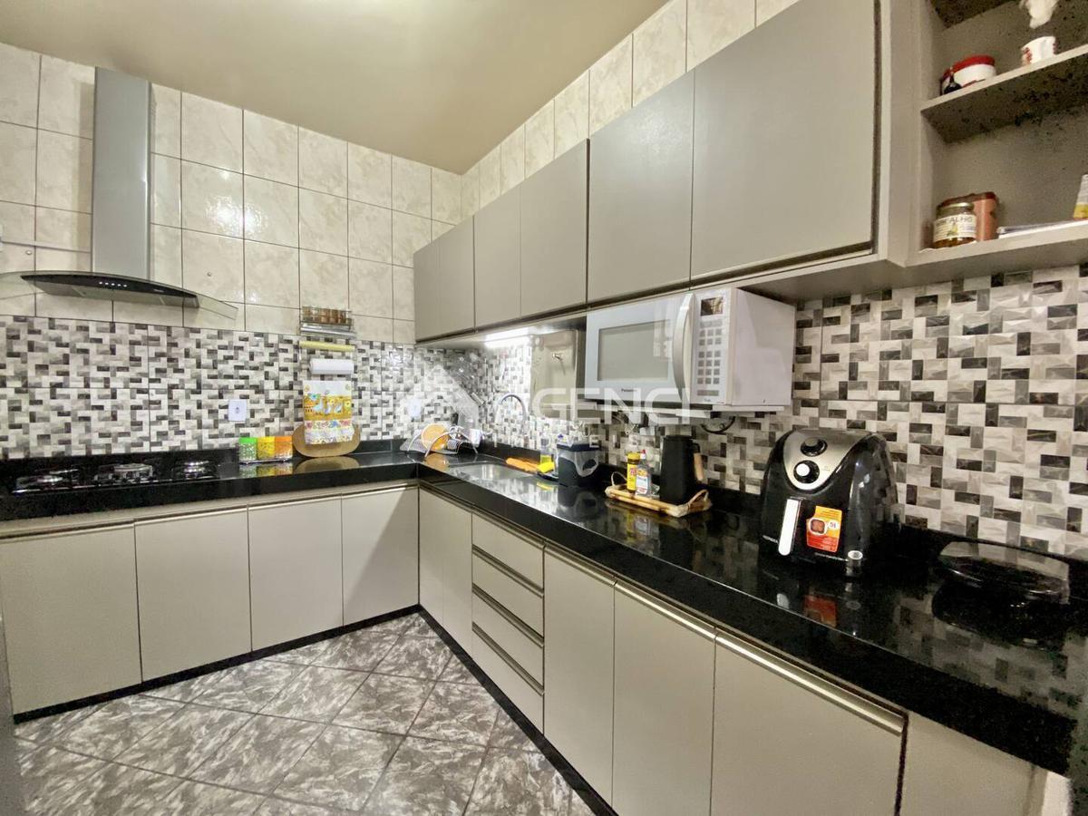 Casa, Santa Maria, 5 Quartos, 0 Vaga, 3 Suítes