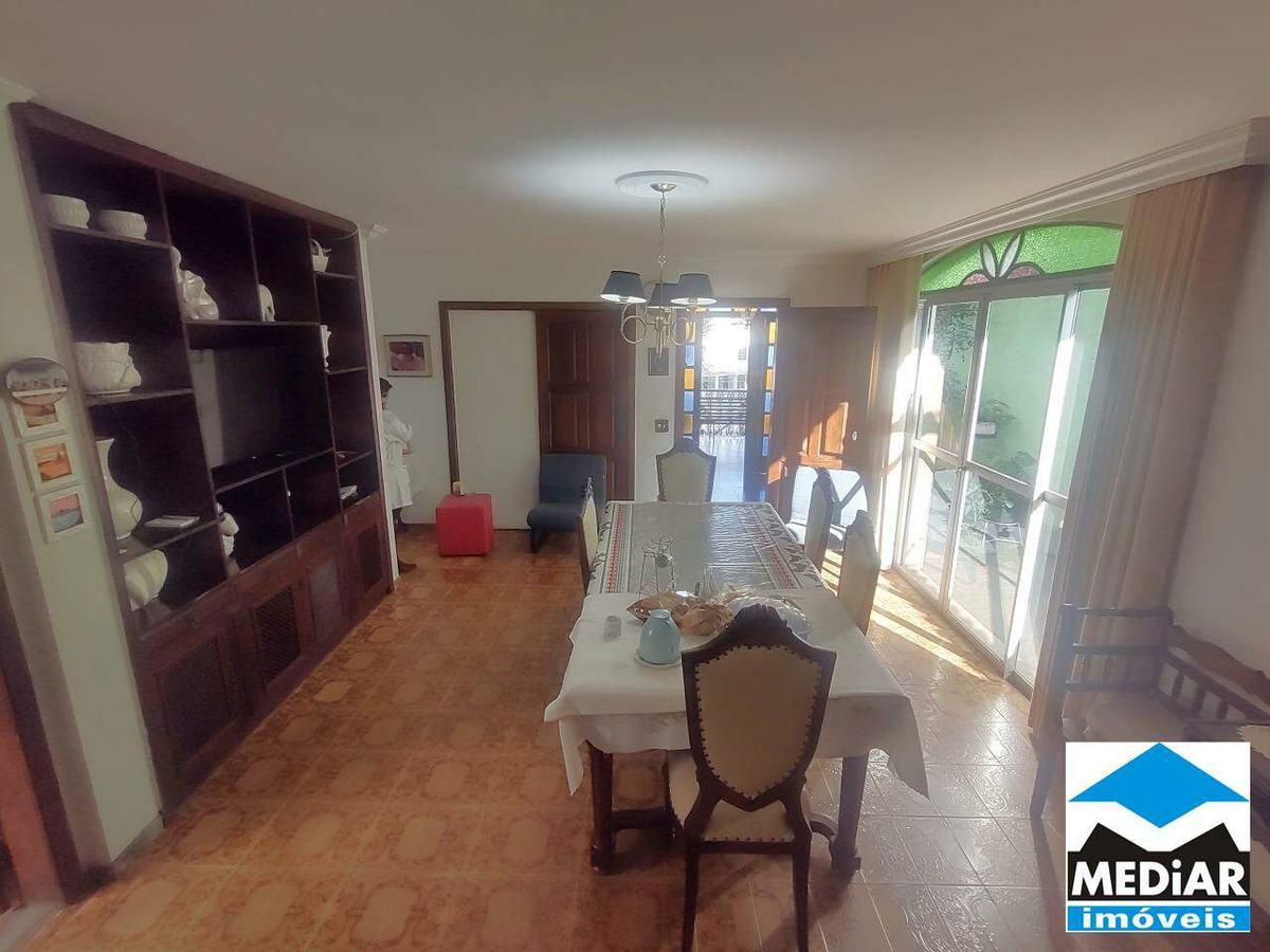 Casa, Colégio Batista, 6 Quartos, 4 Vagas, 1 Suíte