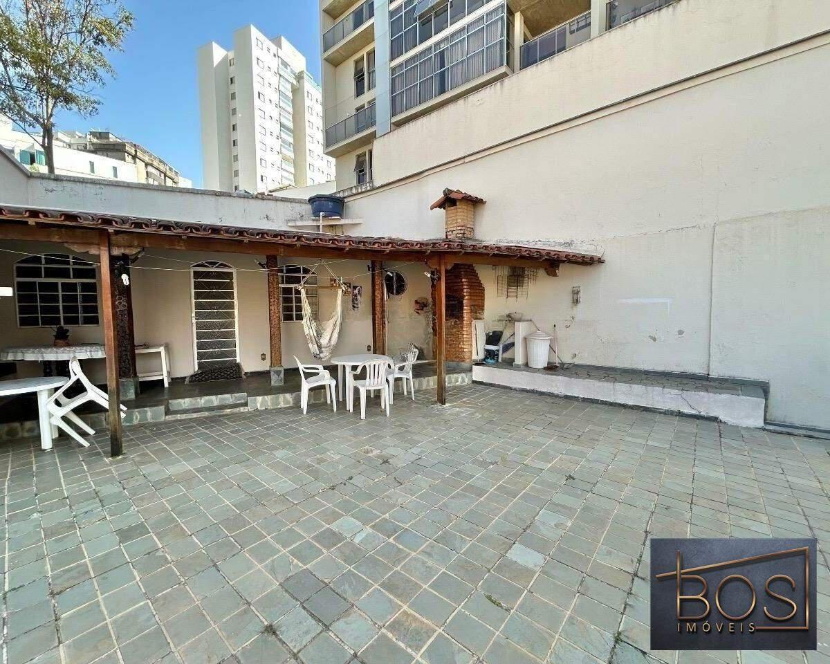 Casa, Luxemburgo, 5 Quartos, 4 Vagas, 2 Suítes