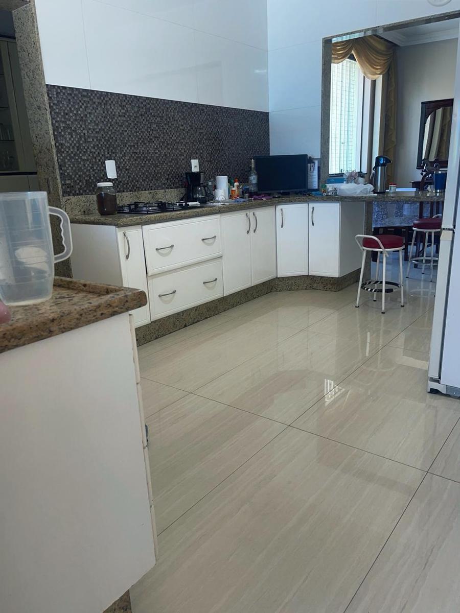 Casa, Castelo, 4 Quartos, 5 Vagas, 1 Suíte