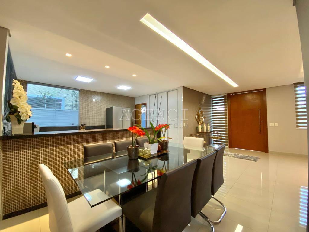 Casa, Trevo, 4 Quartos, 0 Vaga, 3 Suítes