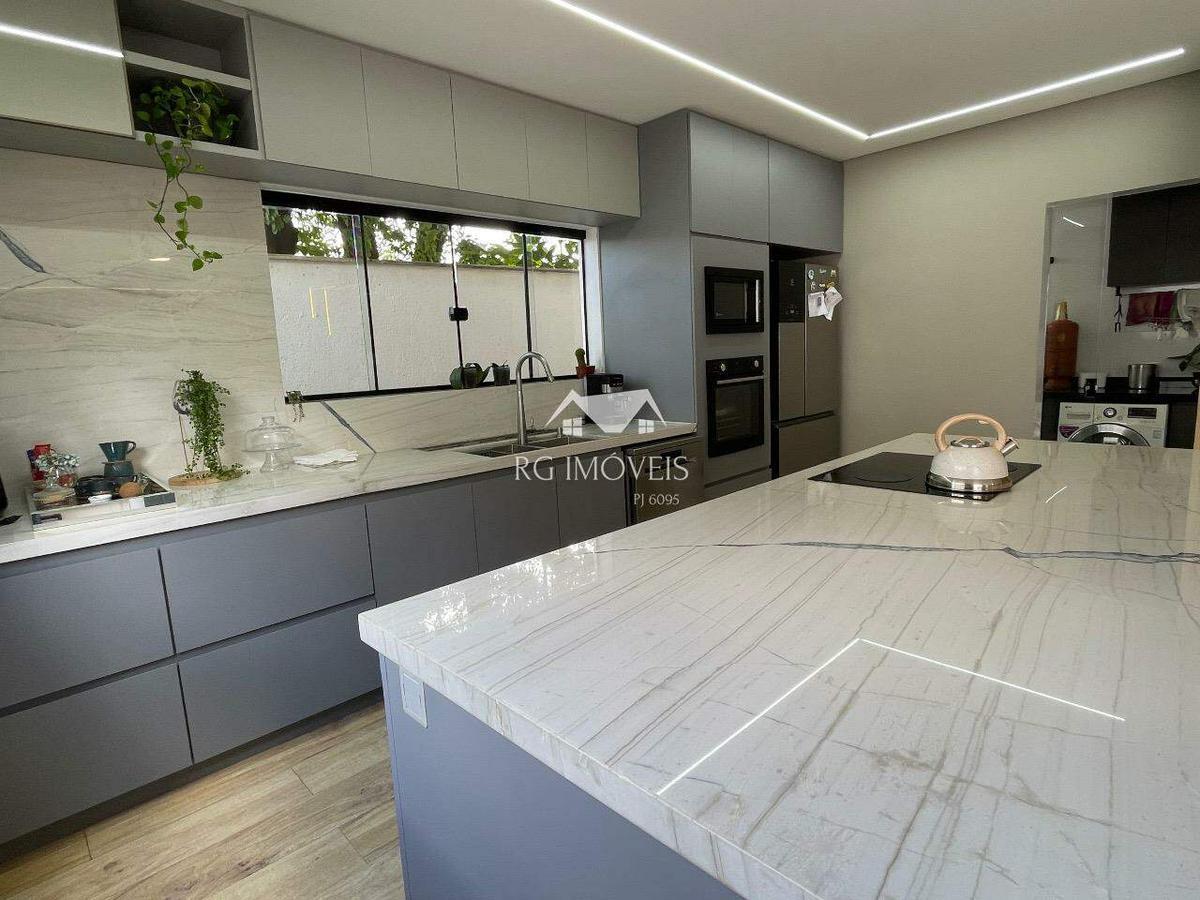 Casa, Santa Helena (barreiro), 3 Quartos, 2 Vagas, 1 Suíte