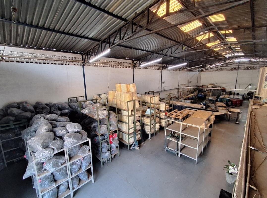 Galpão, Santa Terezinha, 0 Quarto, 0 Vaga