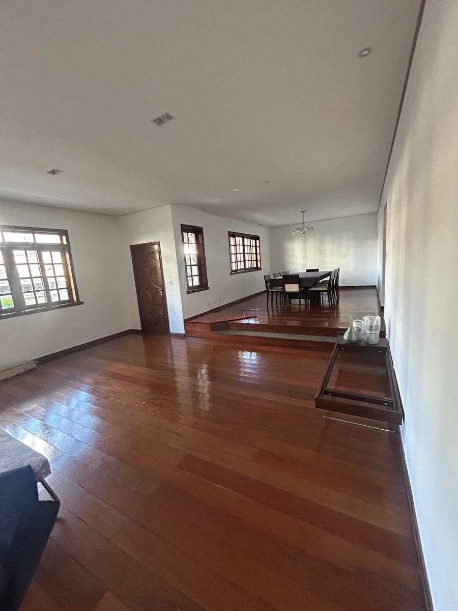 Casa, Castelo, 4 Quartos, 2 Vagas, 1 Suíte