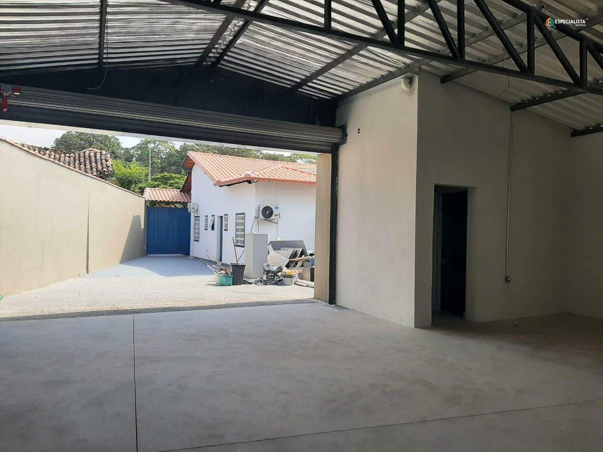 Galpão, Quarenta e Dois, 0 Quarto, 4 Vagas