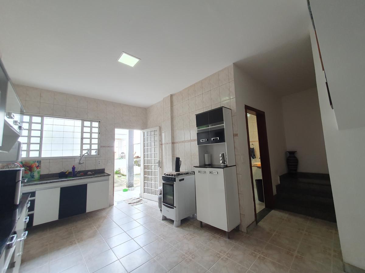 Casa, Nova Suíssa, 4 Quartos, 5 Vagas, 1 Suíte