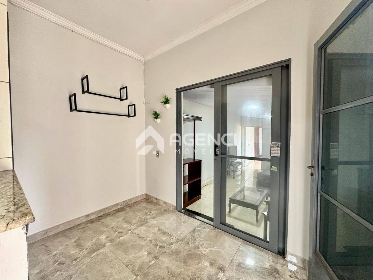 Casa, Cabral, 4 Quartos, 0 Vaga, 2 Suítes