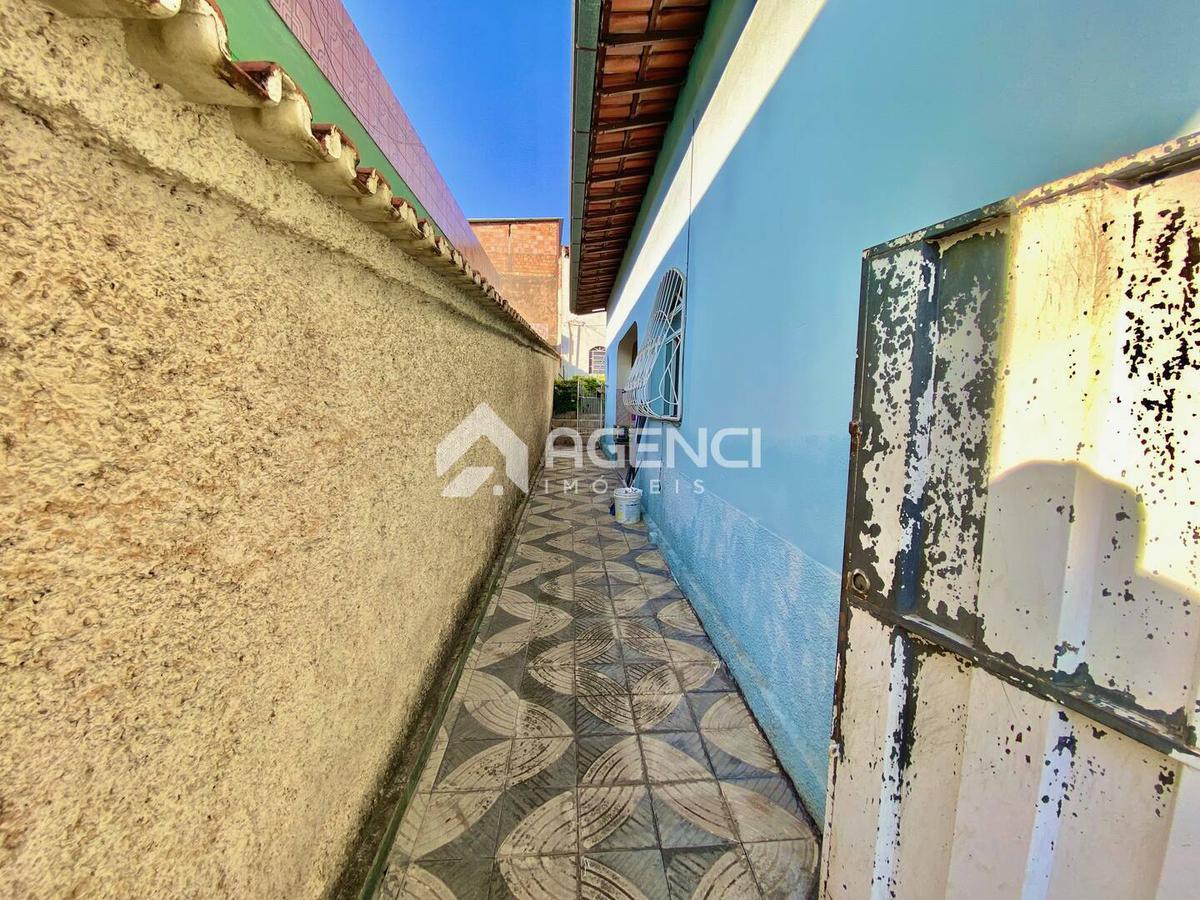 Casa, Camargos, 3 Quartos, 0 Vaga, 1 Suíte