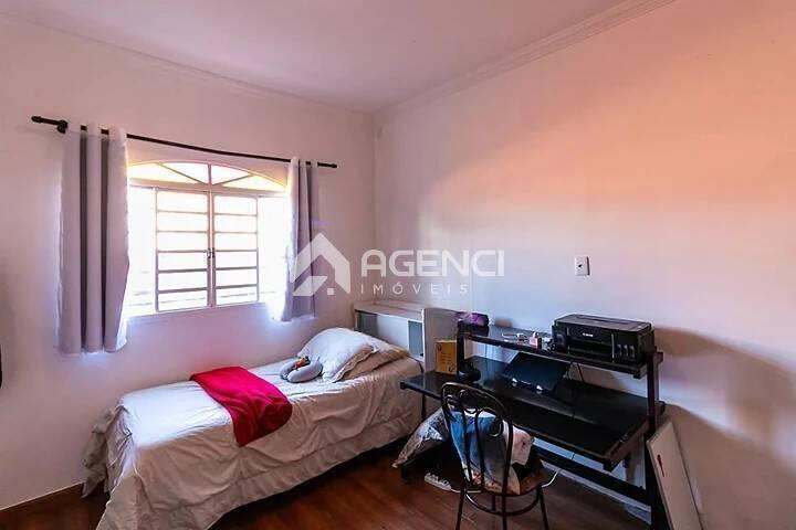 Casa, Camargos, 3 Quartos, 0 Vaga, 1 Suíte